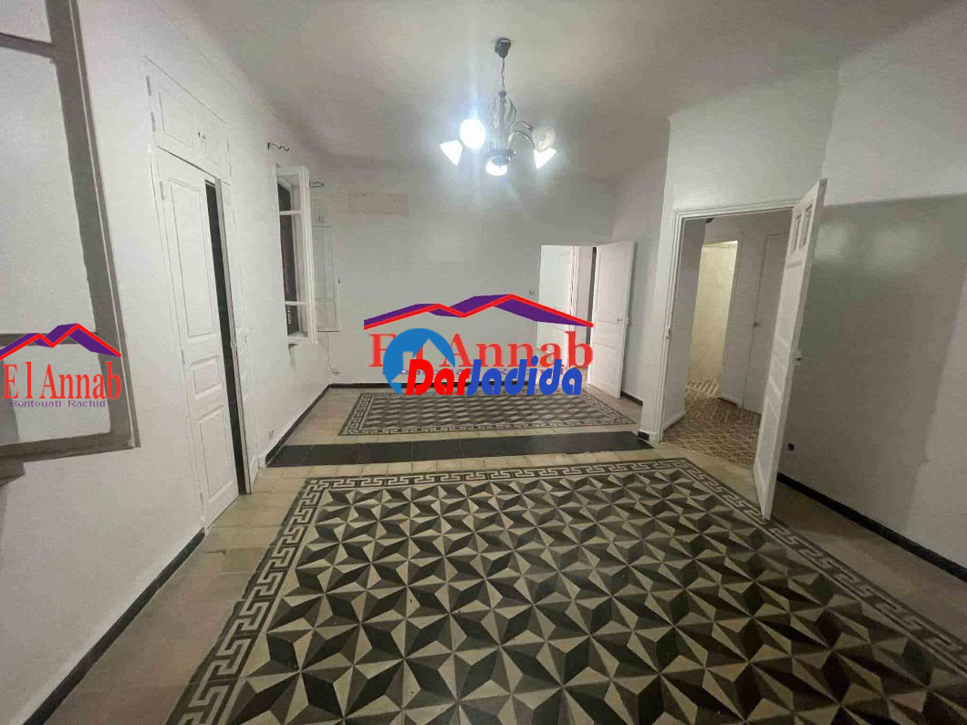 Location Appartement F4 Annaba