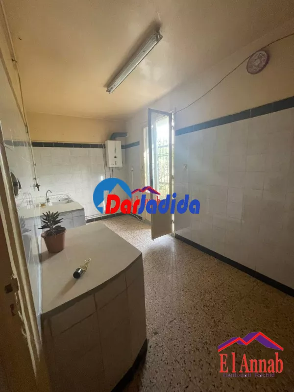 Location Appartement F4 Annaba