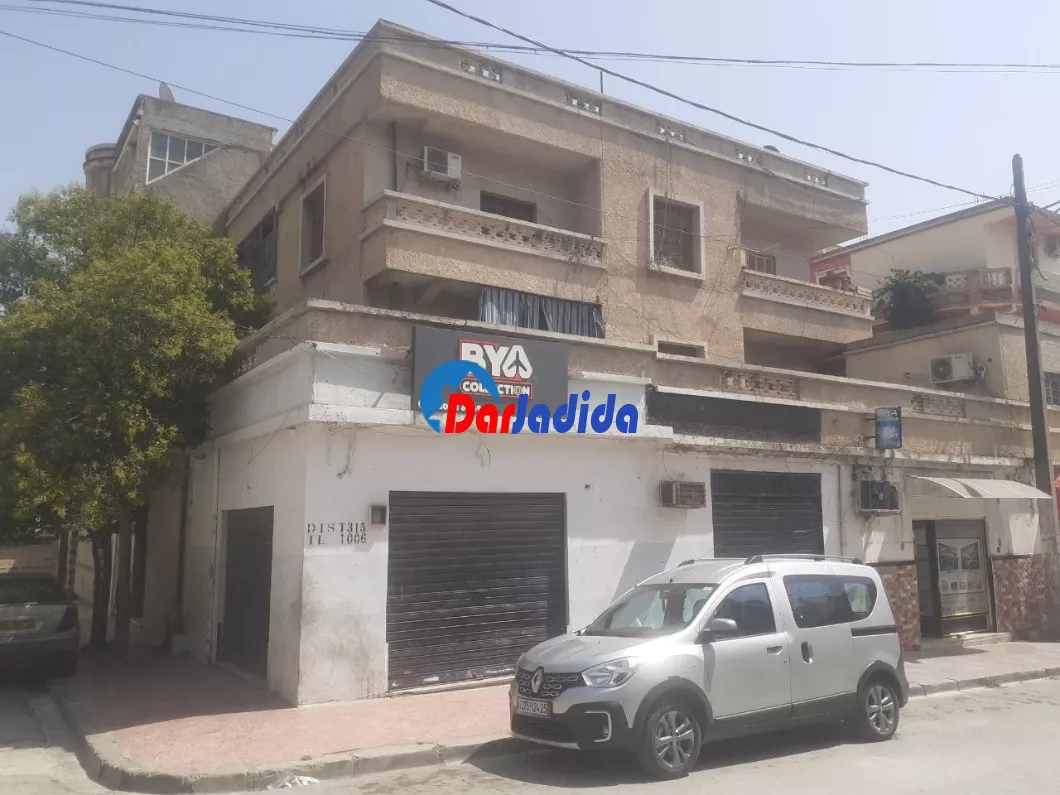 A Vendre VILLA de 300m² .