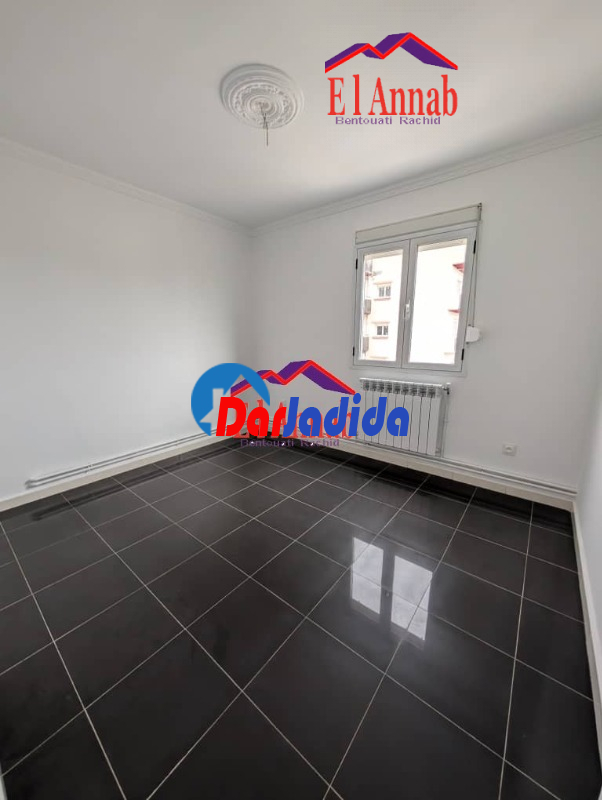 Location Appartement F4 Annaba